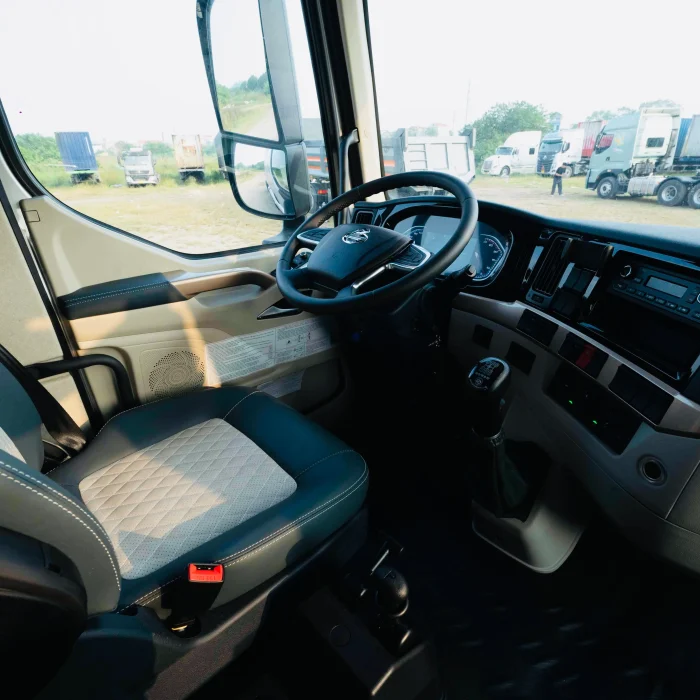 nội thất xe đầu kéo chenglong 310hp